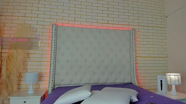 Snapshot of Emilly_wilson_ chatting on 10-30-25, 12:39 Emilly wilson online show from 10-30-25, 12:39