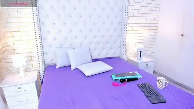 Snapshot of Emilly_wilson_ chatting on 11-21-25, 11:53 Emilly wilson online show from 11-21-25, 11:53