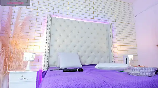 Snapshot of Emilly_wilson_ chatting on 12-03-25, 11:30 Emilly wilson online show from 12-03-25, 11:30