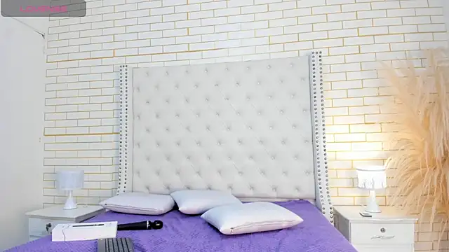 Snapshot of Emilly_wilson_ chatting on 12-14-25, 11:26 Emilly wilson online show from 12-14-25, 11:26