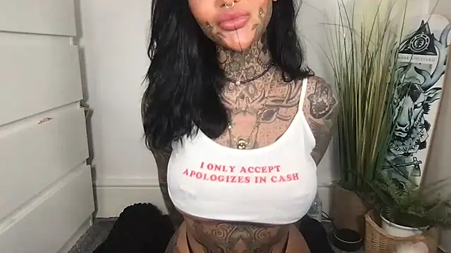 Snapshot of Peaches_and_the_Cream chatting on 02-21-26, 11:55 Peaches and the Cream online show from 02-21-26, 11:55