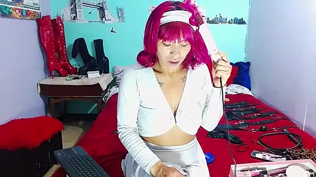Snapshot of millygrey chatting on 10-14-25, 03:24 millygrey online show from 10-14-25, 03:24