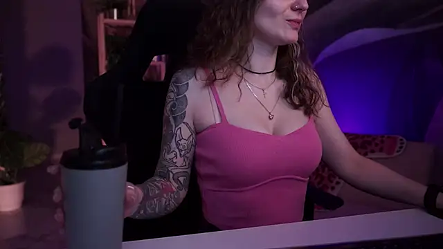 OliviaMcClean online show from 11-18-25, 05:56