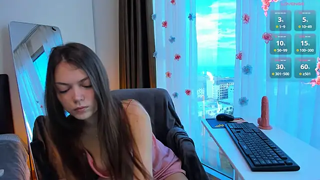 Alice neon online show from 12-04-25, 12:53