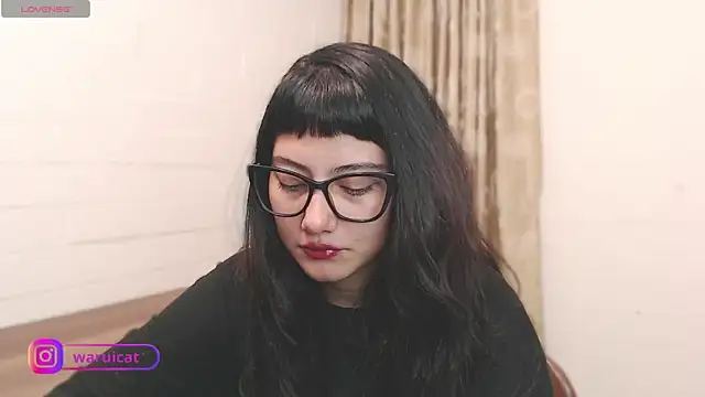 Snapshot of Laury_uri chatting on 02-17-26, 01:24 Laury uri online show from 02-17-26, 01:24