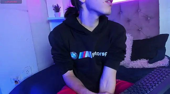 Snapshot of Andrew_Wolff chatting on 03-07-25, 10:56 Andrew Wolff online show from 03-07-25, 10:56