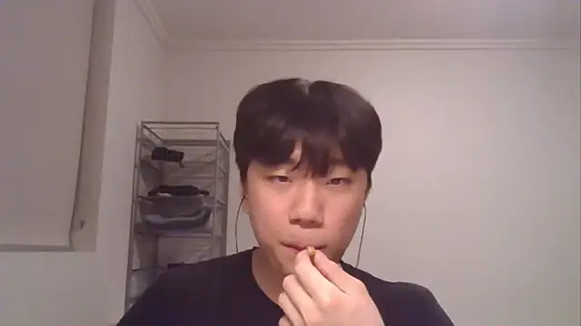 Snapshot of sdamvo2 chatting on 03-07-25, 01:29 sdamvo2 online show from 03-07-25, 01:29