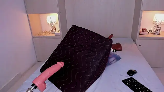 BeverlySteel online show from 04-17-26, 08:23