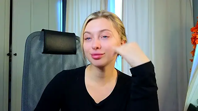 christie luv online show from 11-20-25, 10:15