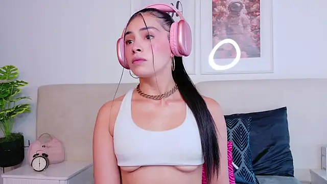 SaritaBratz online show from 09-15-25, 08:42