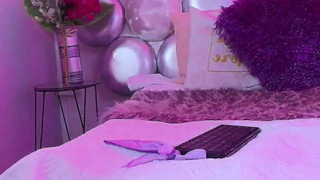 Snapshot of Mia_Montess chatting on 10-08-25, 12:03 Mia Montess online show from 10-08-25, 12:03