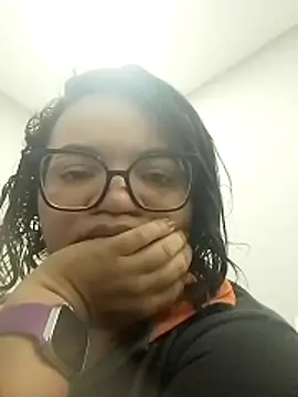 Snapshot of viviksmel chatting on 10-23-25, 05:44 viviksmel online show from 10-23-25, 05:44