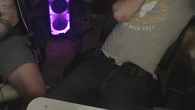 Snapshot of weknowourworth6999 chatting on 09-14-25, 01:32 weknowourworth6999 online show from 09-14-25, 01:32