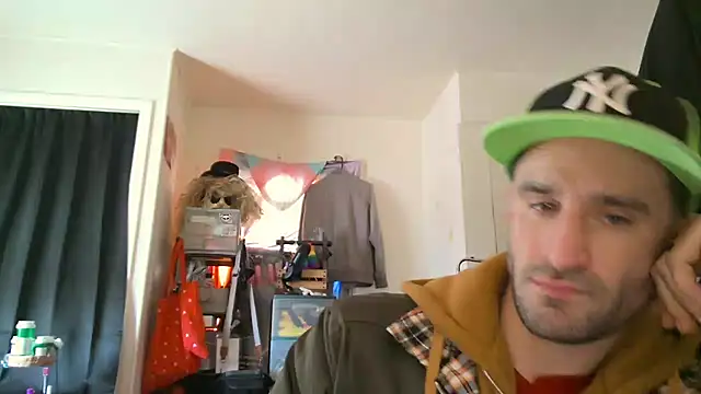 Snapshot of weknowourworth6999 chatting on 10-02-25, 06:26 weknowourworth6999 online show from 10-02-25, 06:26