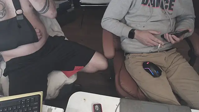 Snapshot of weknowourworth6999 chatting on 10-17-25, 02:30 weknowourworth6999 online show from 10-17-25, 02:30