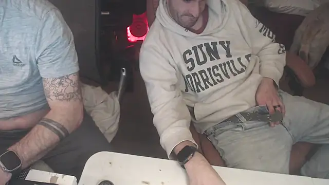 Snapshot of weknowourworth6999 chatting on 10-26-25, 10:04 weknowourworth6999 online show from 10-26-25, 10:04