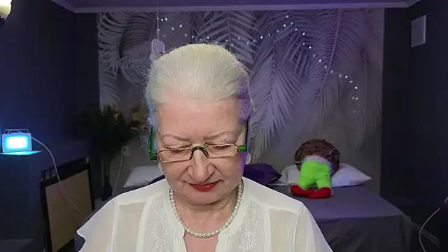 Snapshot of Maya_Mayflower chatting on 03-08-25, 12:20 Maya Mayflower online show from 03-08-25, 12:20