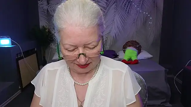 Snapshot of Maya_Mayflower chatting on 03-08-25, 03:24 Maya Mayflower online show from 03-08-25, 03:24