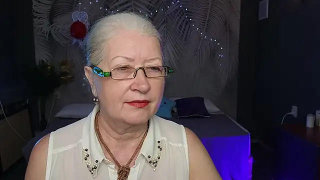 Snapshot of Maya_Mayflower chatting on 03-09-25, 11:36 Maya Mayflower online show from 03-09-25, 11:36