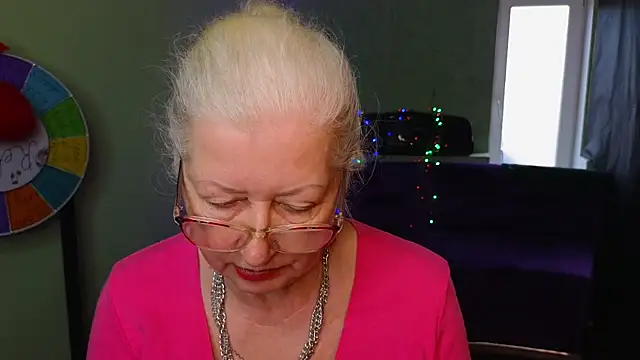 Snapshot of Maya_Mayflower chatting on 03-15-25, 12:34 Maya Mayflower online show from 03-15-25, 12:34