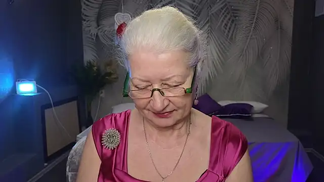 Snapshot of Maya_Mayflower chatting on 03-17-25, 09:12 Maya Mayflower online show from 03-17-25, 09:12