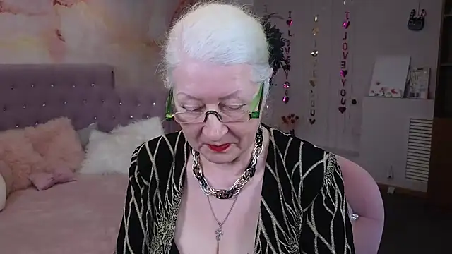 Snapshot of Maya_Mayflower chatting on 03-18-25, 12:14 Maya Mayflower online show from 03-18-25, 12:14