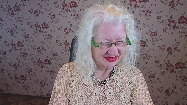 Snapshot of Maya_Mayflower chatting on 09-25-25, 04:16 Maya Mayflower online show from 09-25-25, 04:16