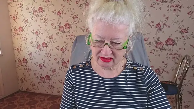 Snapshot of Maya_Mayflower chatting on 10-17-25, 04:04 Maya Mayflower online show from 10-17-25, 04:04