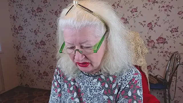 Snapshot of Maya_Mayflower chatting on 10-18-25, 04:15 Maya Mayflower online show from 10-18-25, 04:15