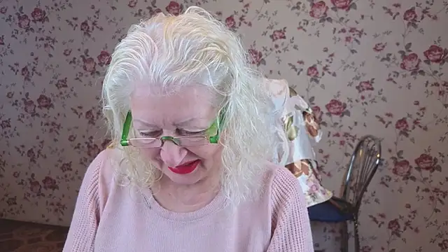 Snapshot of Maya_Mayflower chatting on 10-20-25, 04:13 Maya Mayflower online show from 10-20-25, 04:13