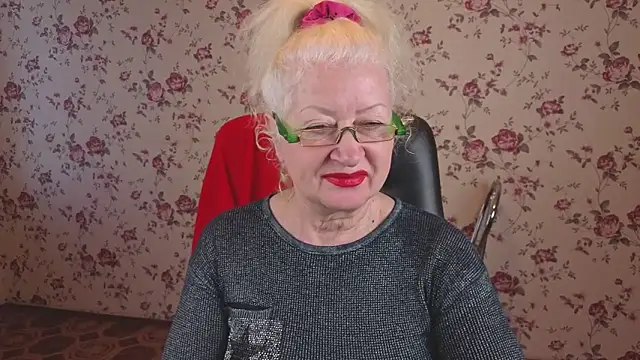 Snapshot of Maya_Mayflower chatting on 10-27-25, 04:05 Maya Mayflower online show from 10-27-25, 04:05