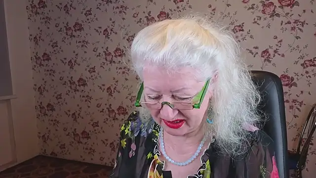 Snapshot of Maya_Mayflower chatting on 11-17-25, 04:07 Maya Mayflower online show from 11-17-25, 04:07