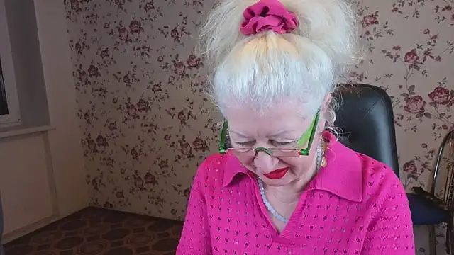 Snapshot of Maya_Mayflower chatting on 11-21-25, 04:00 Maya Mayflower online show from 11-21-25, 04:00