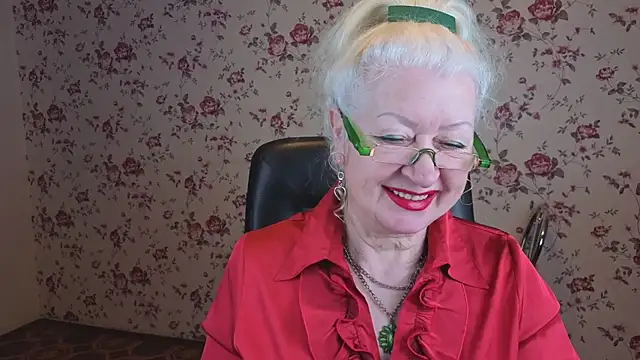 Snapshot of Maya_Mayflower chatting on 12-14-25, 04:07 Maya Mayflower online show from 12-14-25, 04:07