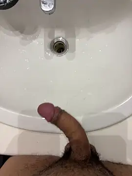 Snapshot of Runstat chatting on 10-28-25, 02:53 Runstat online show from 10-28-25, 02:53