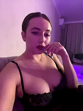 AlisaQSky online show from 10-25-25, 02:13