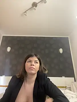 Snapshot of EllyMilf chatting on 03-03-25, 12:05 EllyMilf online show from 03-03-25, 12:05