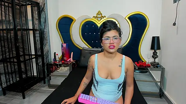 Snapshot of NovaMichel chatting on 10-21-25, 11:22 NovaMichel online show from 10-21-25, 11:22
