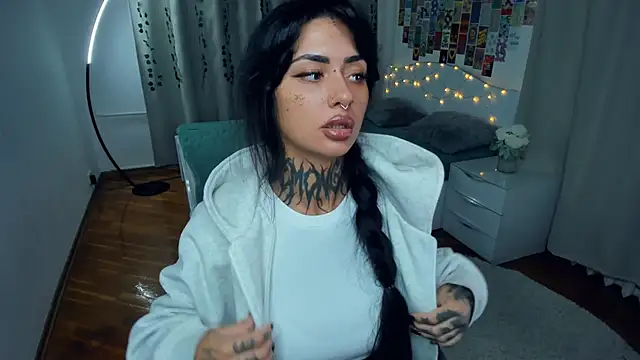 CharimgSabrina online show from 10-20-25, 06:25