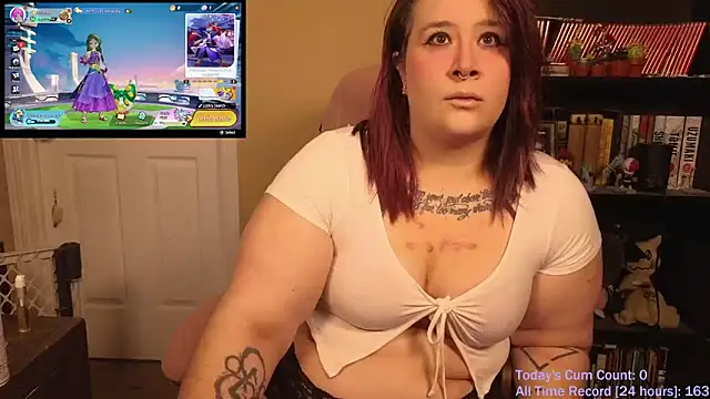 Snapshot of VioletNova chatting on 02-17-26, 03:08 VioletNova online show from 02-17-26, 03:08