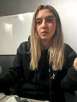 Isabella Varella online show from 01-09-26, 01:03