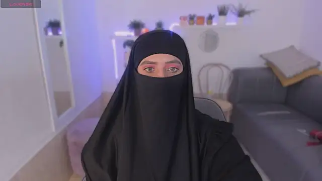 Snapshot of salma_arabicc chatting on 10-10-25, 04:11 salma arabicc online show from 10-10-25, 04:11