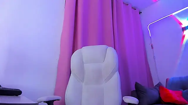Snapshot of gaaby_foxx chatting on 10-07-25, 01:19 gaaby foxx online show from 10-07-25, 01:19