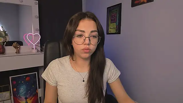 Snapshot of kiki_swan chatting on 03-16-25, 05:17 kiki swan online show from 03-16-25, 05:17