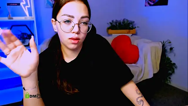 Snapshot of kiki_swan chatting on 03-17-25, 07:24 kiki swan online show from 03-17-25, 07:24