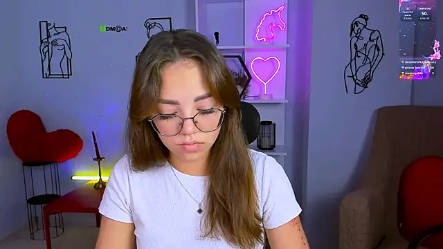 Snapshot of kiki_swan chatting on 09-16-25, 07:42 kiki swan online show from 09-16-25, 07:42