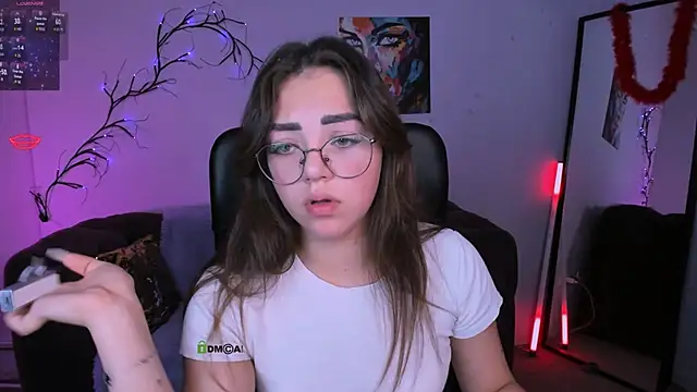 kiki swan online show from 11-17-25, 09:04