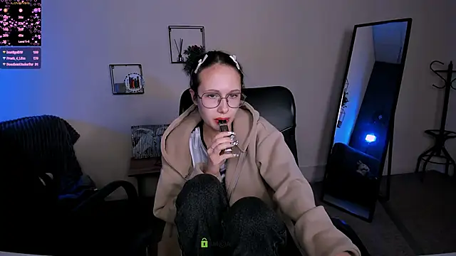 mona cloud online show from 09-14-25, 10:42