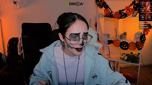 mona cloud online show from 10-25-25, 01:13