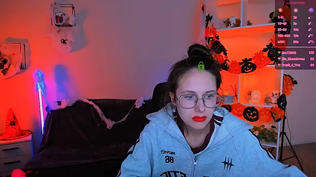 mona cloud online show from 10-30-25, 02:46